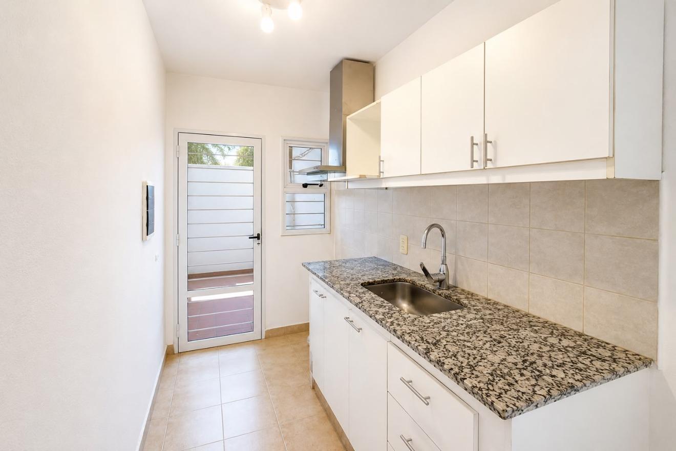Foto de Venta | Dúplex 2 dormitorios | Cochera | Patio | Canadá 523, imagen 1