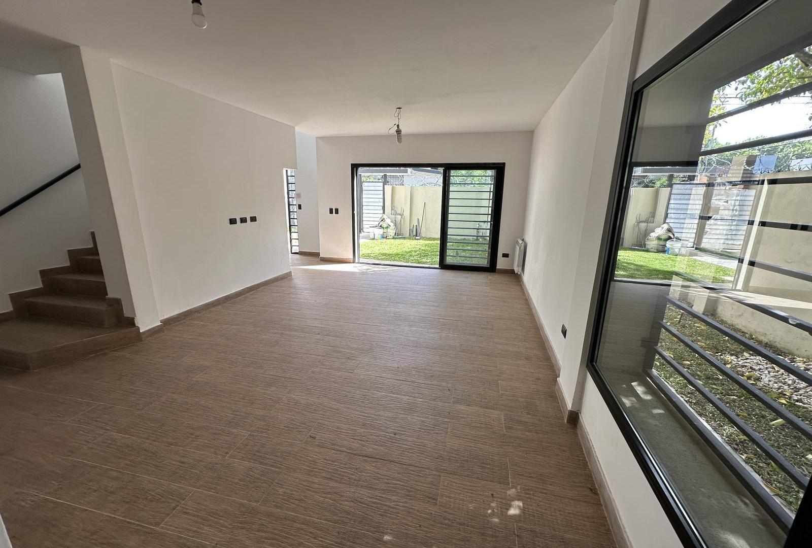 CASA A ESTRENAR EN VENTA 3 DORMITORIOS PARQUE CISNEROS
