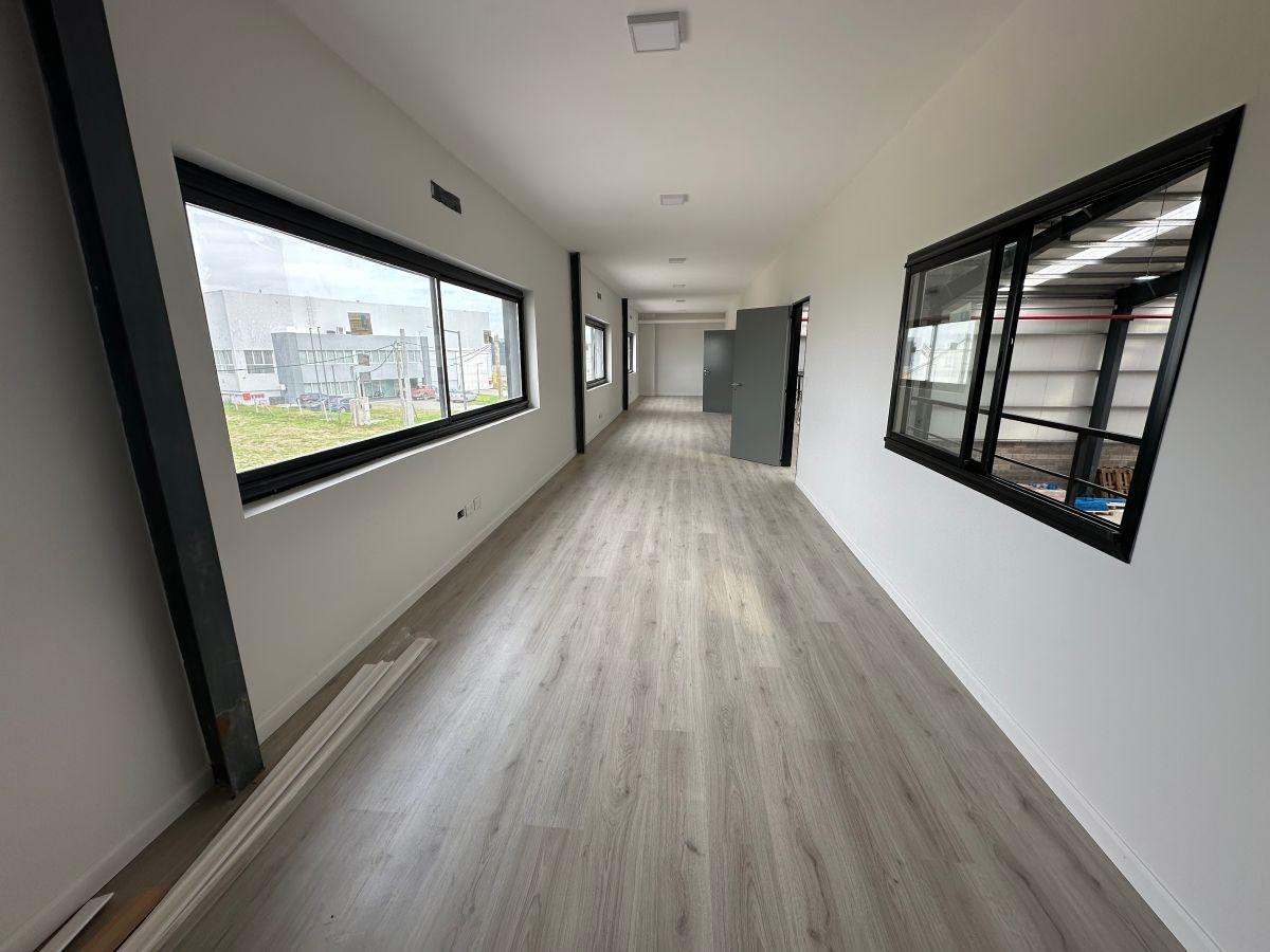 Foto de Galpón Rackeado con recepción y oficinas a Estrenar SUP CUB 1500M2, imagen 1