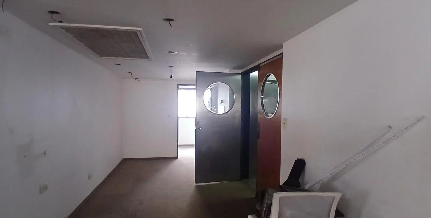 Av. Corrientes al 880, Piso 7° esquina Suipacha 3