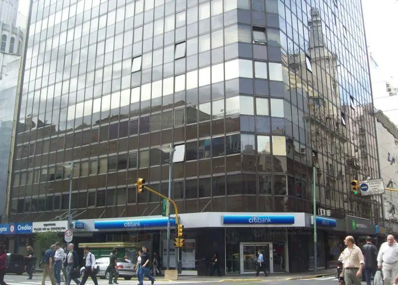Av. Corrientes al 880, Piso 7° esquina Suipacha 3