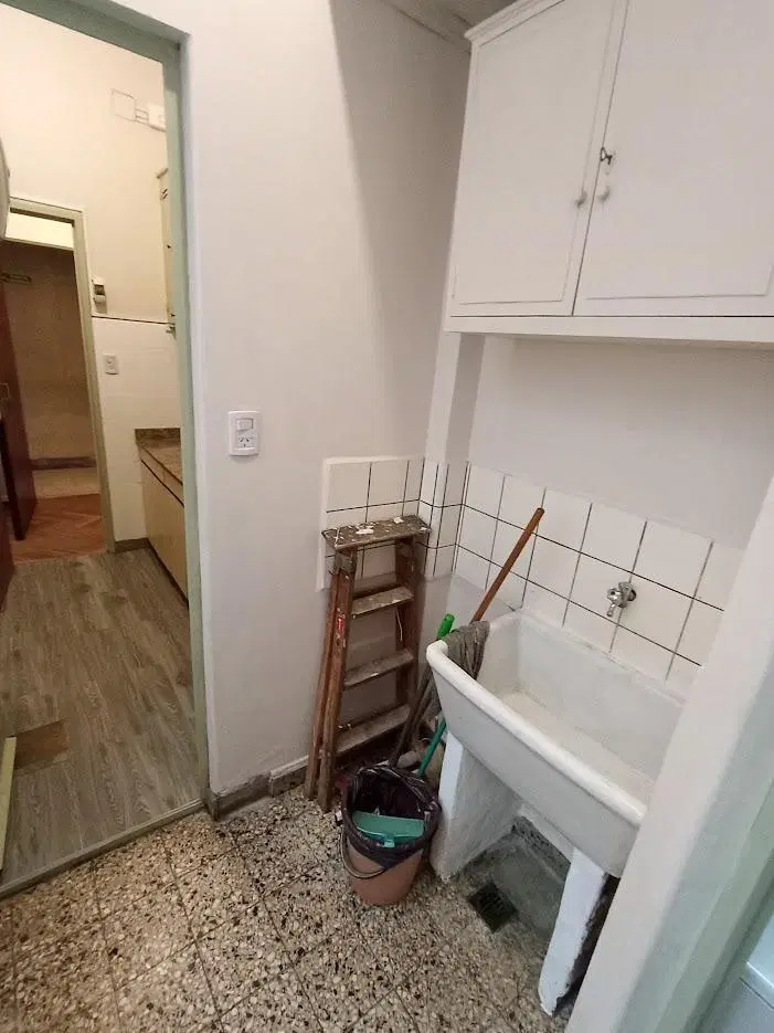 DepartamentoAv. Belgrano al 1229, Piso 3° depto C entre Salta y Sgo del Estero, CABA 4