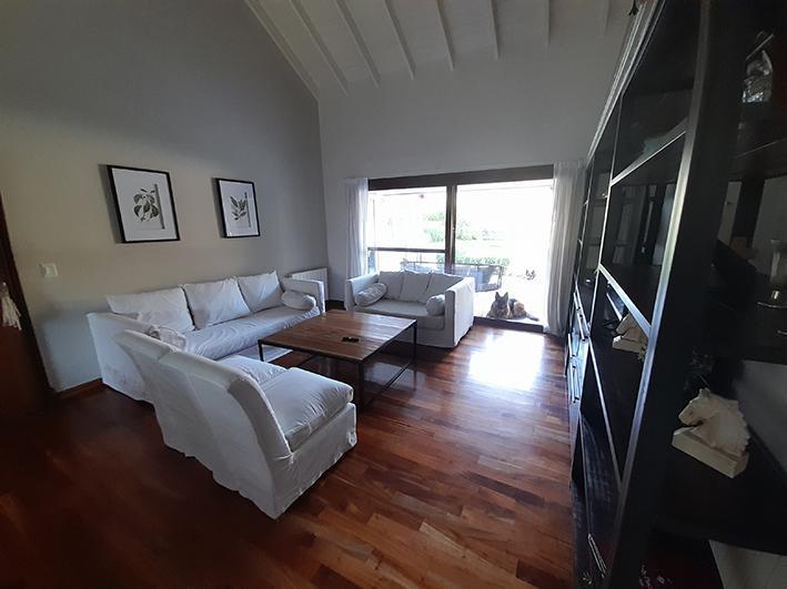Excelente Chalet con Gran Terreno! 1