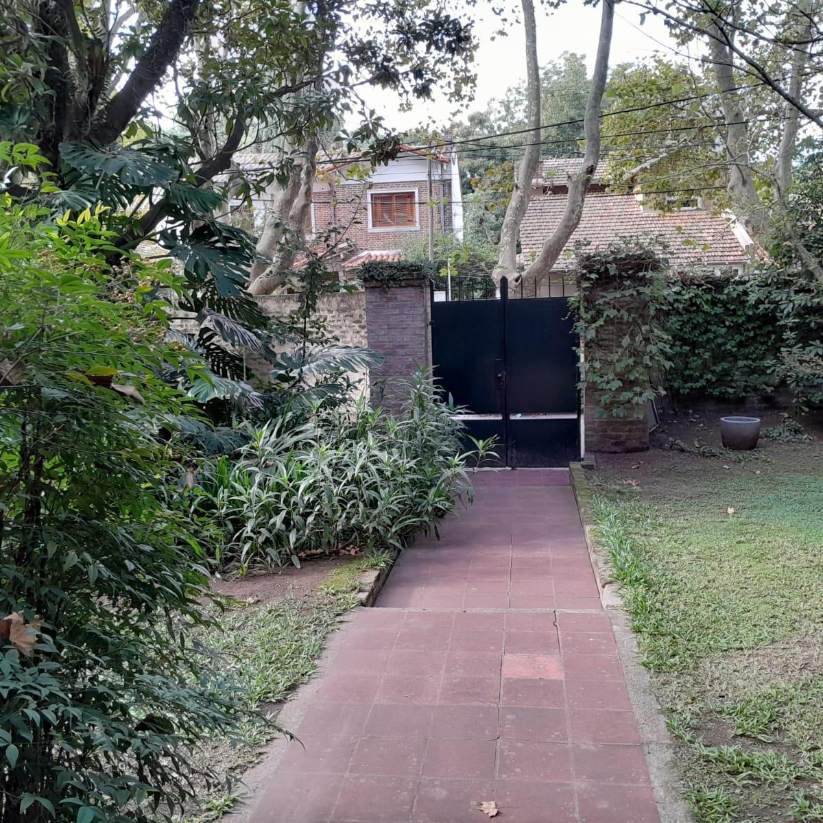LINDÍSIMA CASA DE ESTILO MUY BIEN UBICADA!!!