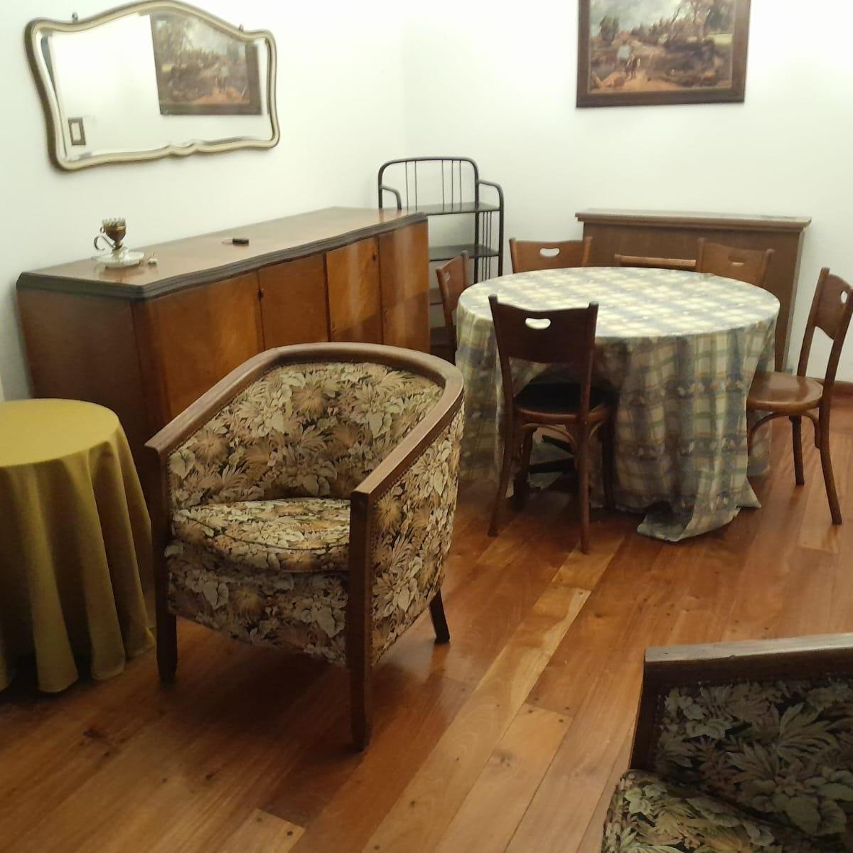 CASA EN ADROGUÉ MUY BIEN UBICADA