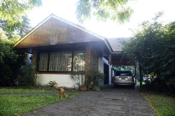 Céntrico y Residencial -Muy buen Chalet s/772 m2 de terreno - Adrogue 2