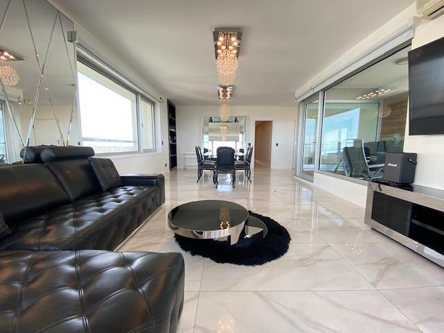 Fabuloso Piso Alto 3 Dorm. y Dep. en Venta Le Parc, Puerto Madero 2