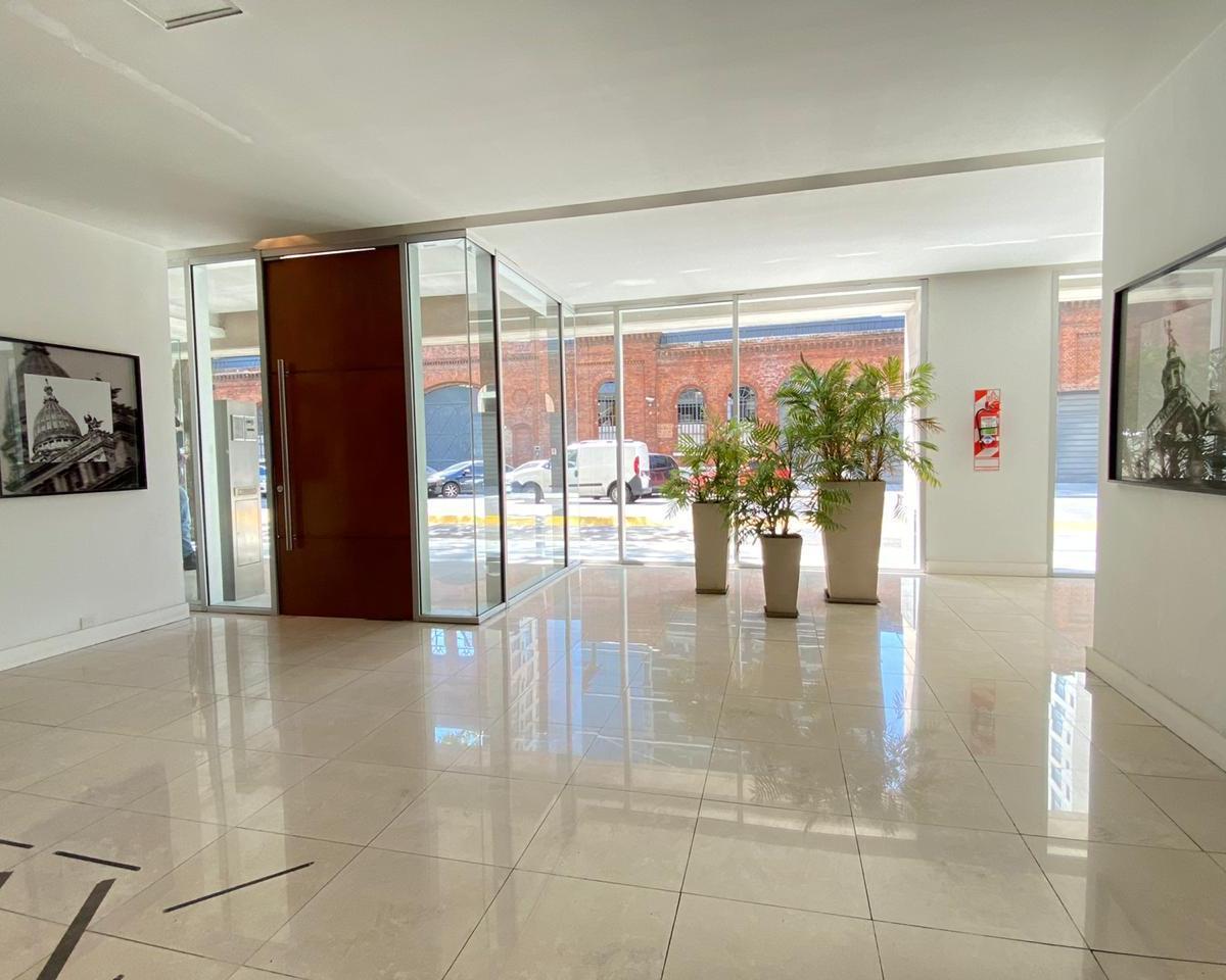 Cochera fija y cubierta en Torre La Prensa.