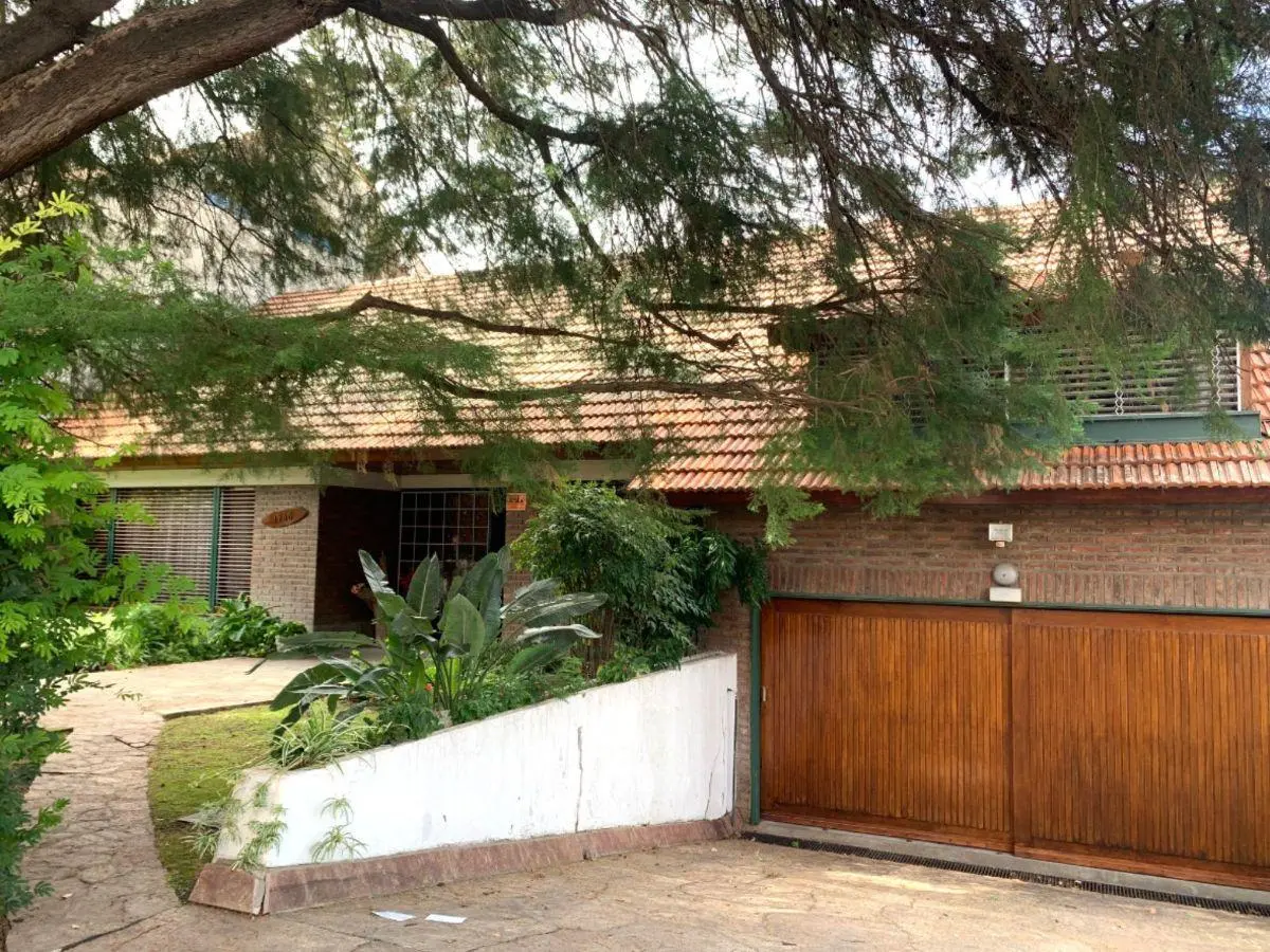 *** Entre los jardines del “BARRIO ALEMAN” de Martínez *** 4