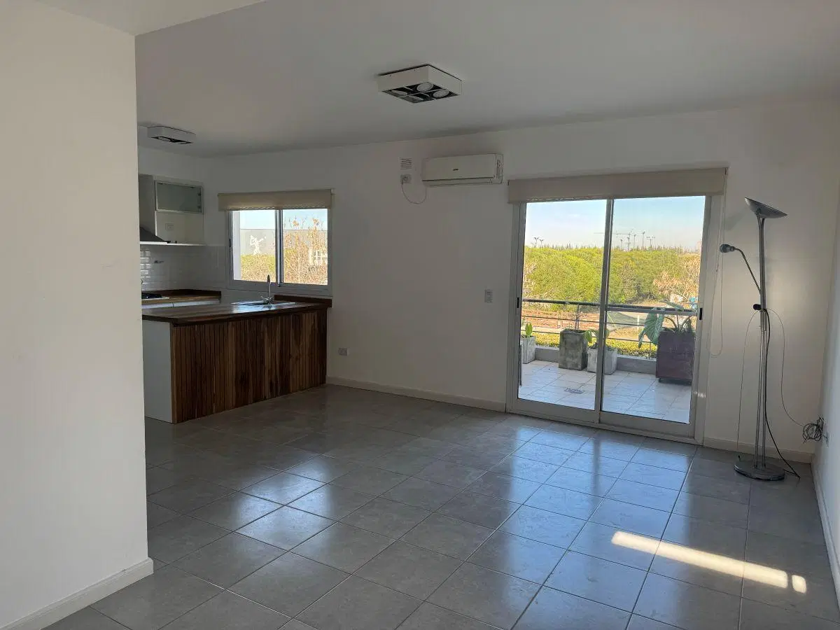 AMPLIO DUPLEX - 3 AMBIENTES - COCHERA 2