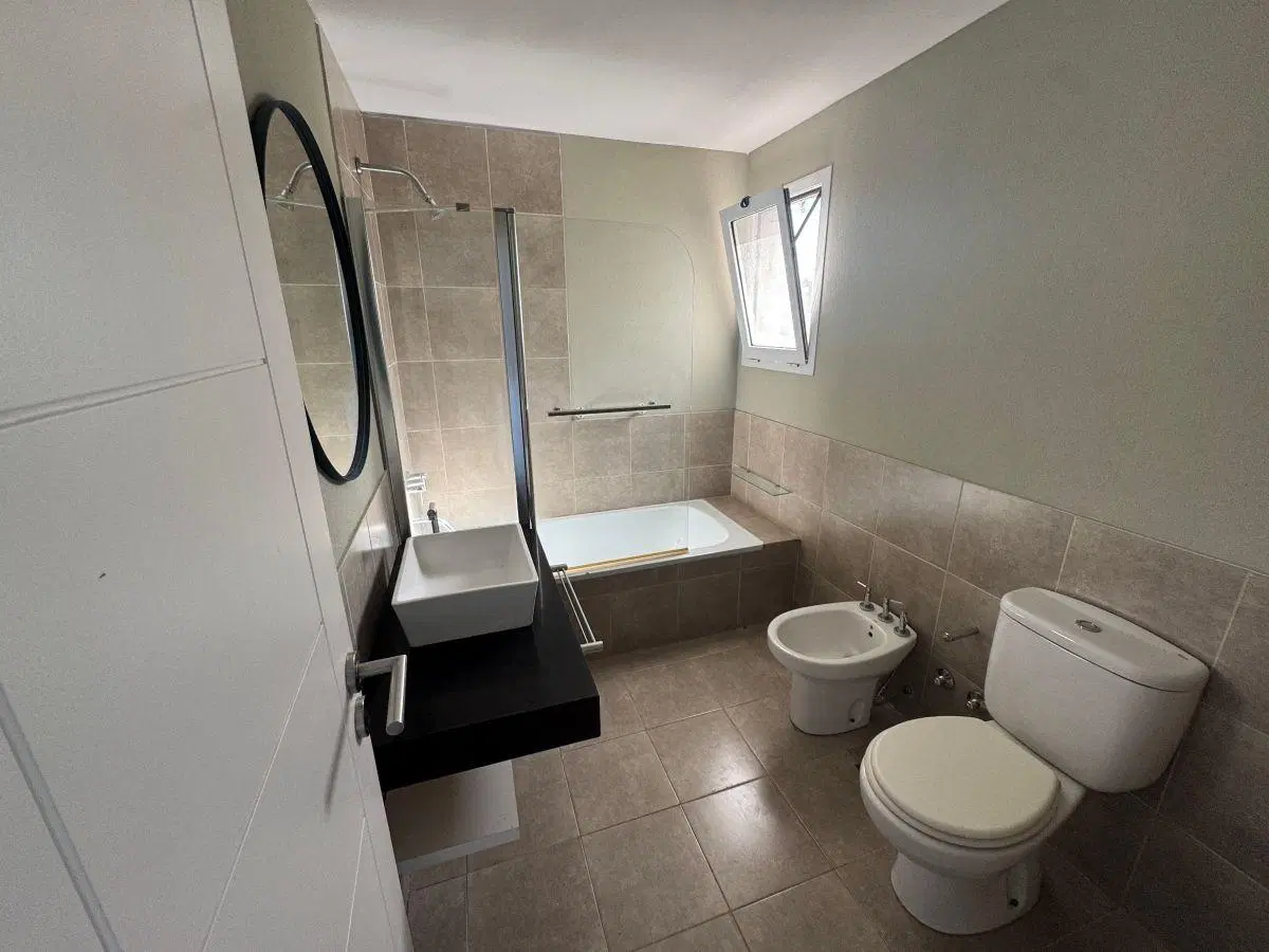 AMPLIO DUPLEX - 3 AMBIENTES - COCHERA 4