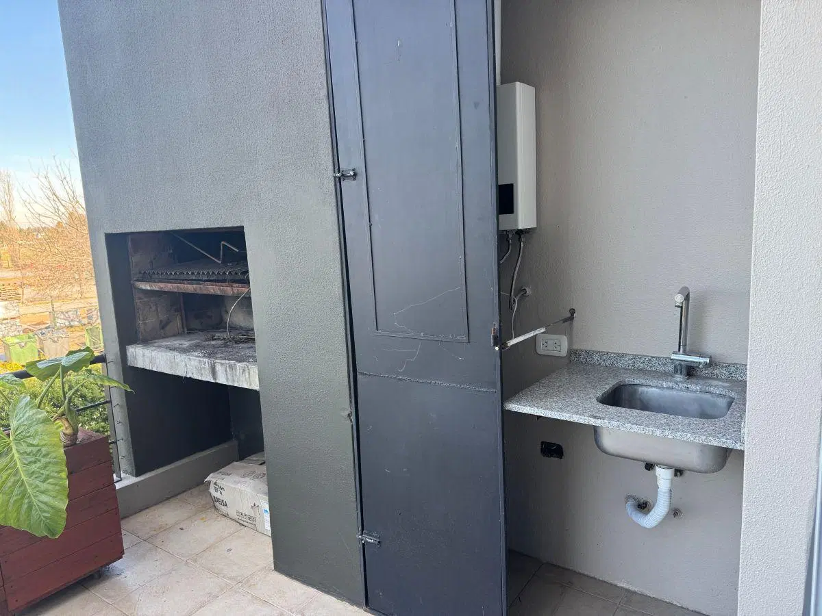 AMPLIO DUPLEX - 3 AMBIENTES - COCHERA 5