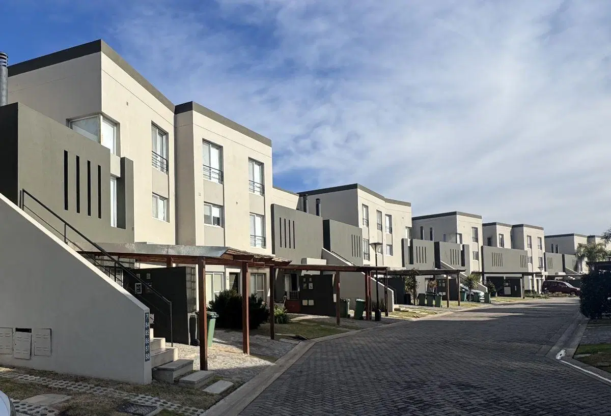 AMPLIO DUPLEX - 3 AMBIENTES - COCHERA 3