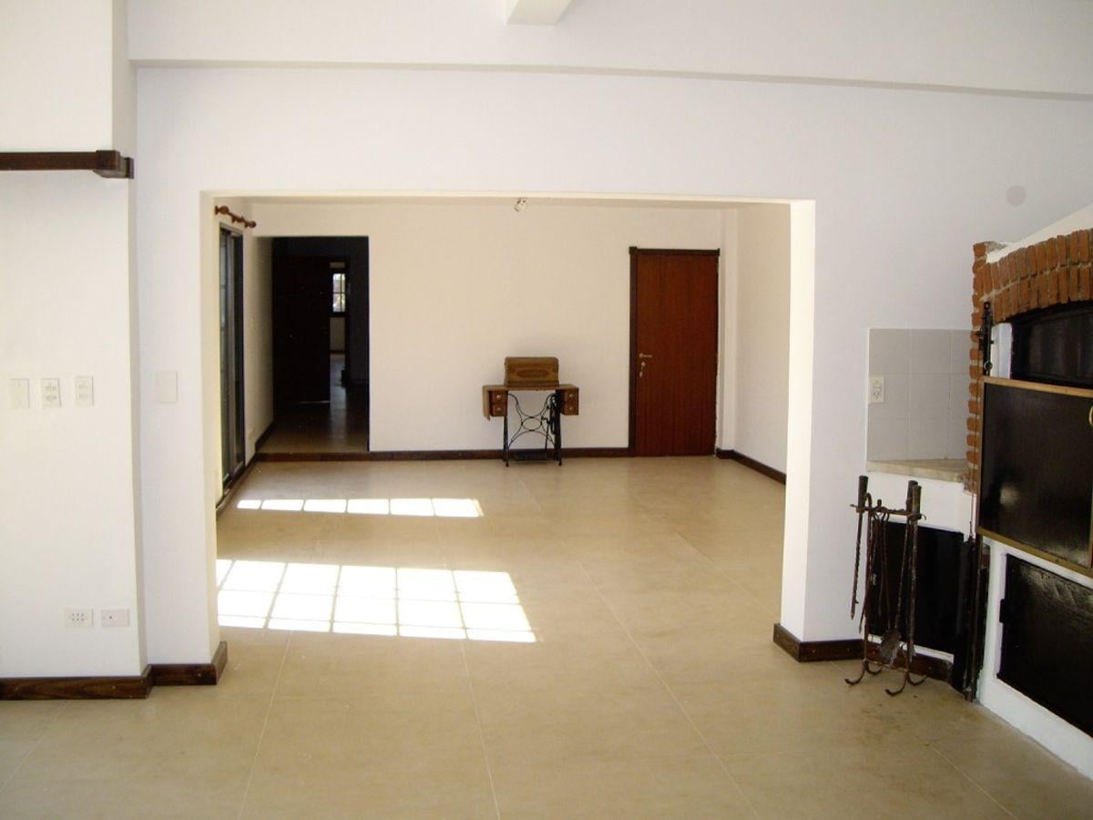 Foto de *** IMPORTANTE CHALET DE AMPLIAS DIMENSIONES ***, imagen 4