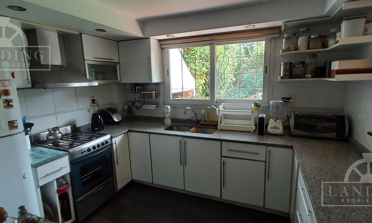 Casa Impecable Estado de 4 Dorm. y Hermoso Jardin en Olivos - Vias/maipu 3