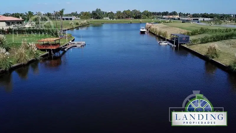 Lote al rio en la isla en Marinas H 2