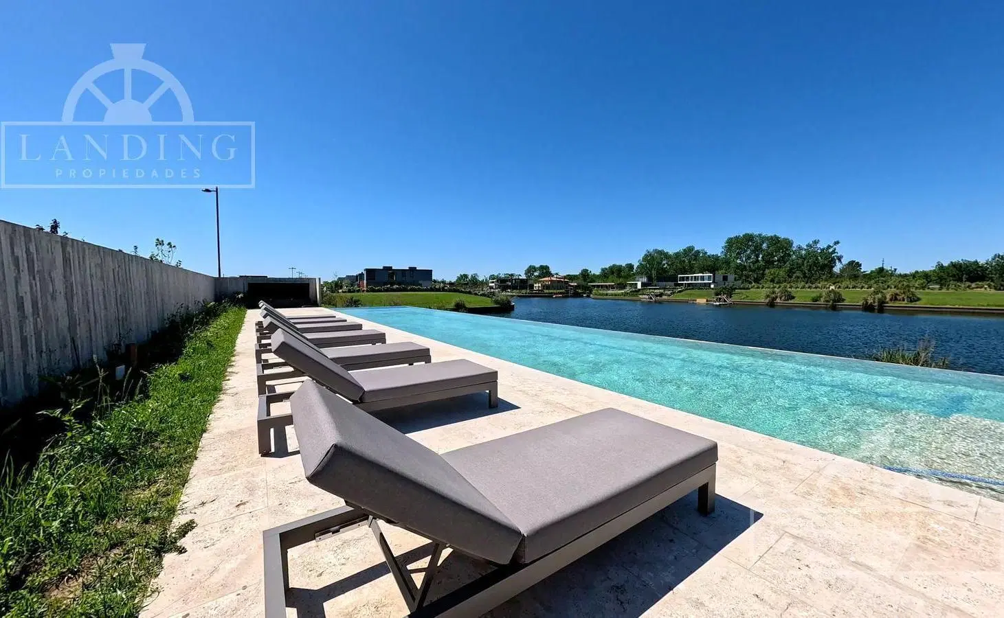 Lote al rio en la isla en Marinas H 8