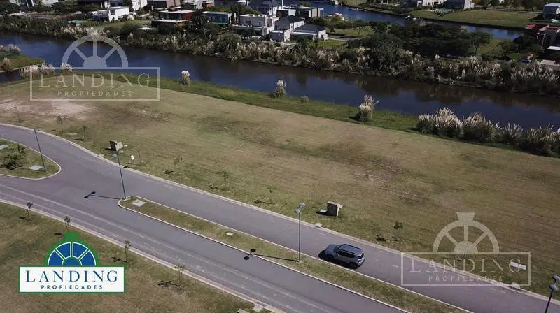 Lote al rio en la isla en Marinas H 5