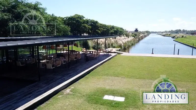 Lote al rio en la isla en Marinas H 1