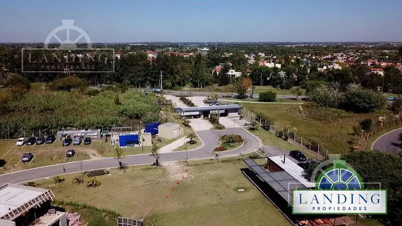 Lote al rio en la isla en Marinas H 4
