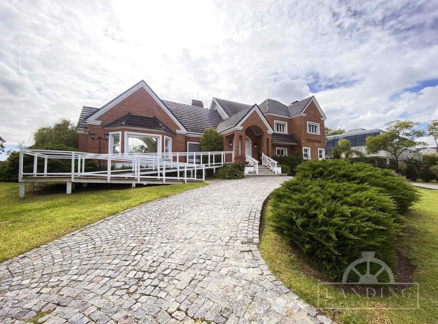 Casa en venta con pileta techada en Club de Campo Hacoaj 4