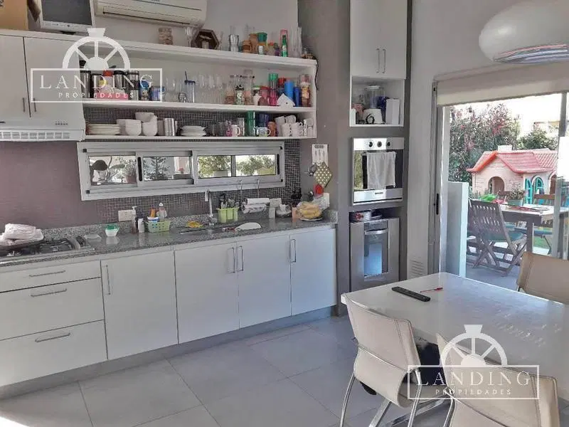 Casa moderna sobre lote interno en Los Alisos - Nordelta con renta hasta 08/2027 4