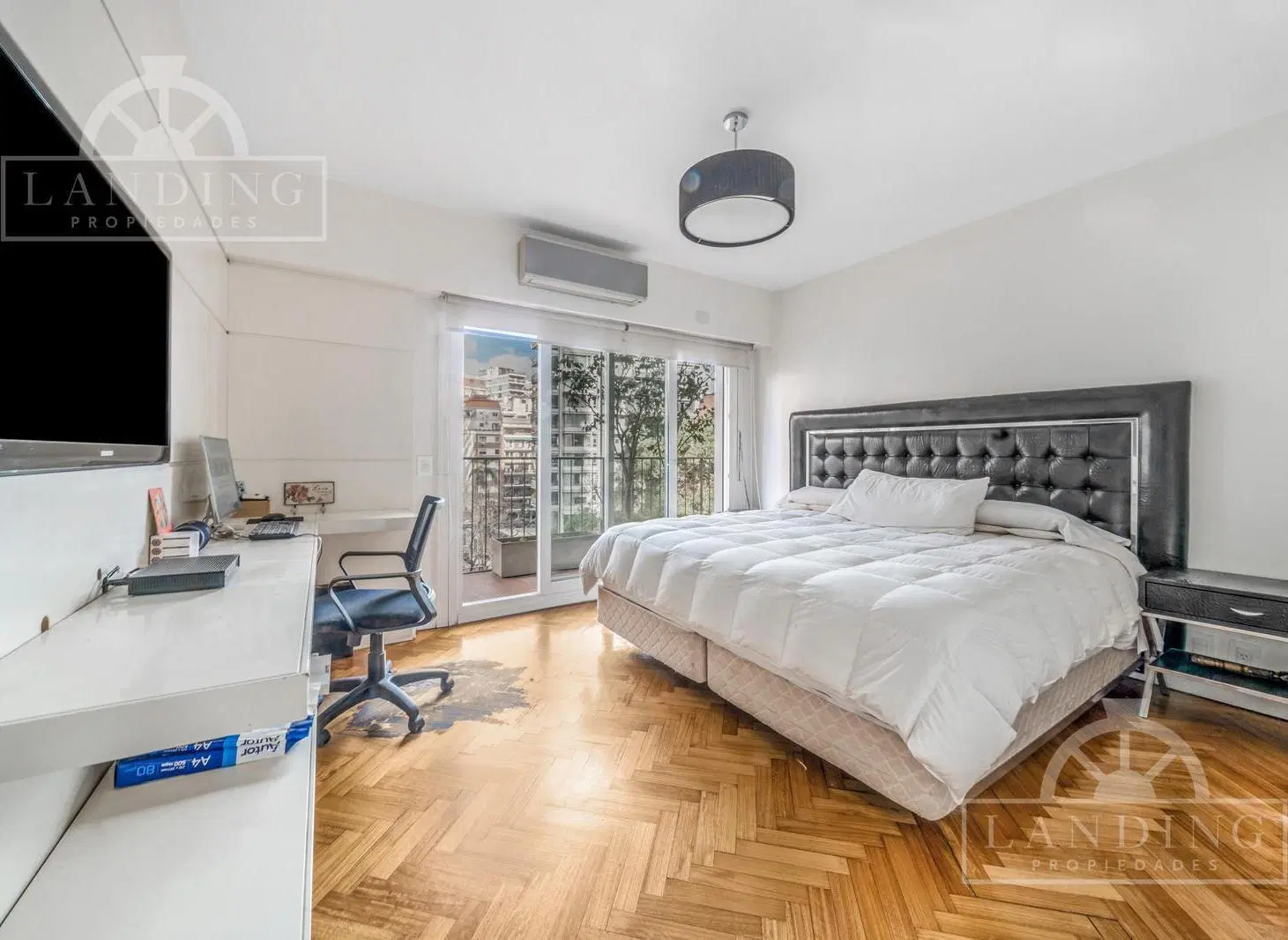 Departamento 4 Ambientes con Dependencia Cochera y Baulera en Belgrano 5