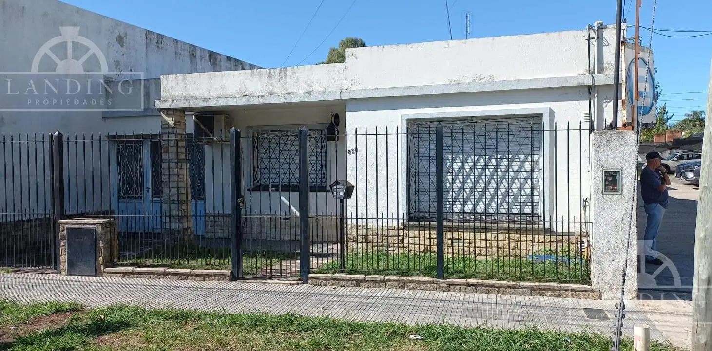 Espectacular lote frente a Sanatorio de la Trinidad mts de Dardo Rocha. Apto comercial. 3