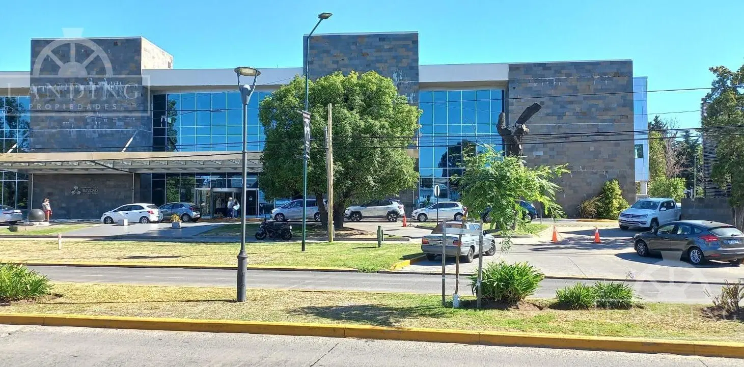 Espectacular lote frente a Sanatorio de la Trinidad mts de Dardo Rocha. Apto comercial. 2