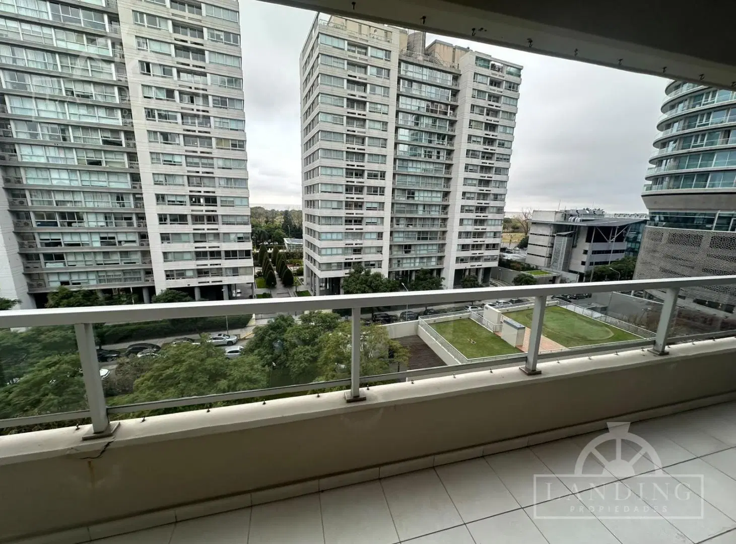 Alquiler Departamento 3 Ambientes en Suite con Cochera y Baulera Torre Horizons Vicente lopez 5