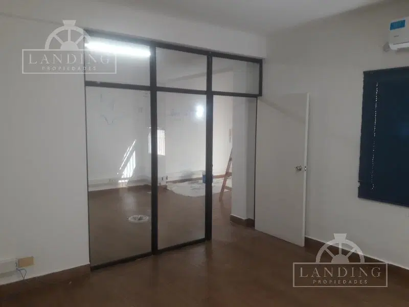Oficina en planta baja sobre Dardo Rocha 2 ambientes y kitchinette 4