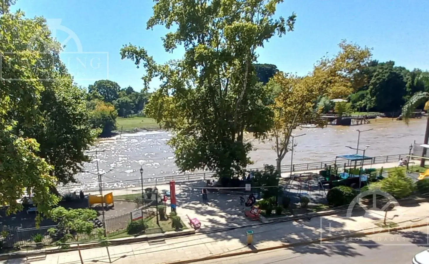ÚNICO 4 AMBIENTES PRIMERA LÍNEA AL RÍO CON DOS COCHERAS. APTO CRÉDITO. ESCRITURADO 4