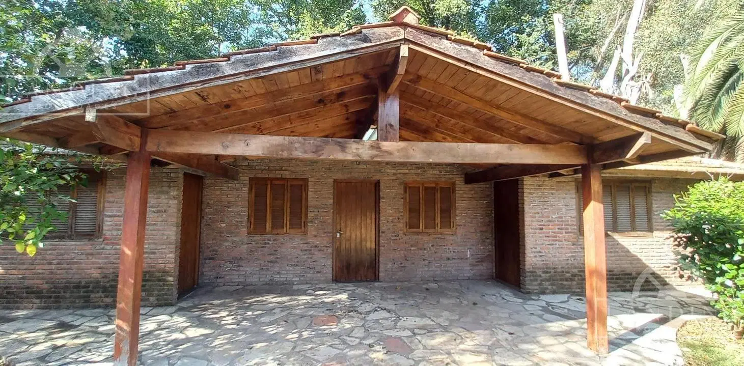 Casa quinta sobre lote de 2500 m2 Excelente entorno 5