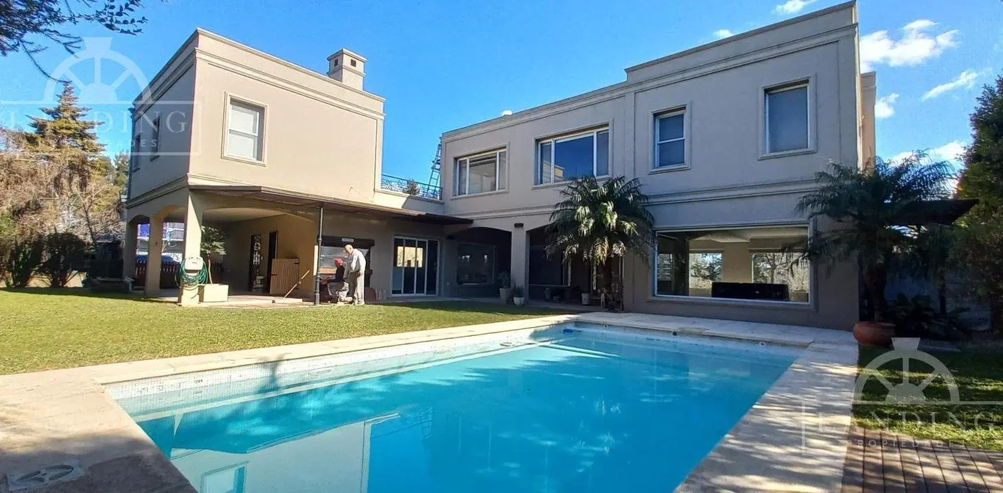 Casa de 5 dormitorios frente a la laguna. Acepta depto corredor Norte o CABA 2