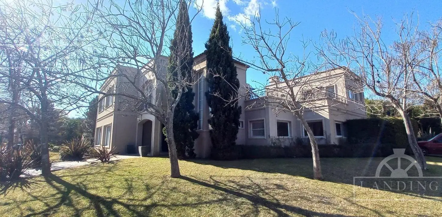 Casa de 5 dormitorios frente a la laguna. Acepta depto corredor Norte o CABA 8