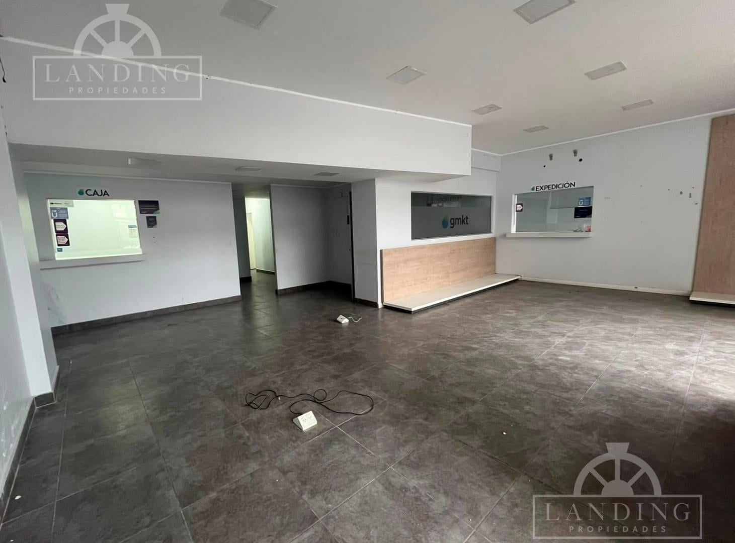 Foto de Edificio Comercial -Locales Oficinas Deposito- OPORTUNIDAD en CENTRO, imagen 2