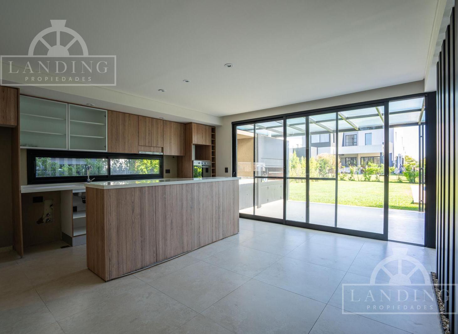 Foto de Casa en Barrio Los Castaños Nordelta 5 Ambientes con Galeria Pileta y, imagen 1