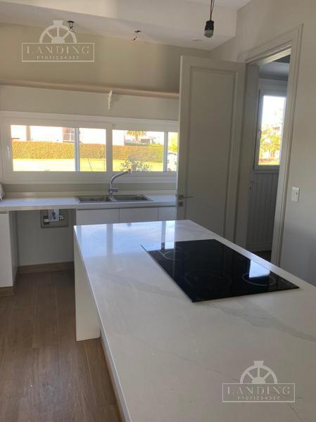 Foto de Casa en Barrio Náutico Albanueva con 2 Cocheras Cubiertas, imagen 2