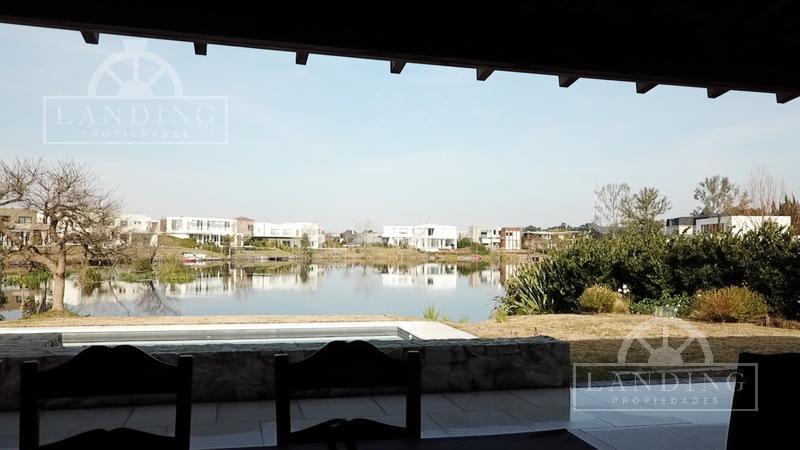 Foto de Casa con Amarra a la Laguna de 3 dormitorios (1 en PB) en Barrio, imagen 2
