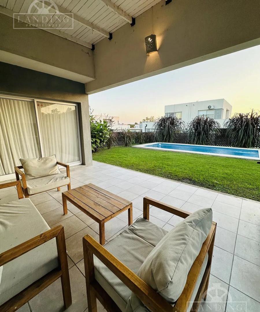 Foto de Casa en Venta Pilar Del Este con Jardin Pileta Aires Apto Credito, imagen 1