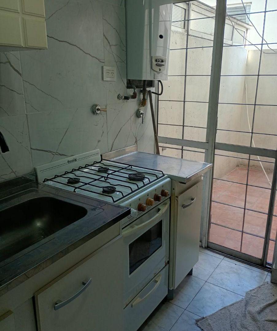 Foto de Departamento de 50 m² con 1 dormitorio y cochera en alquiler en San, imagen 3