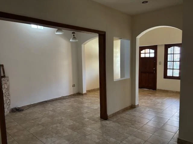 Casa con 3 dorm, garaje y patio 3