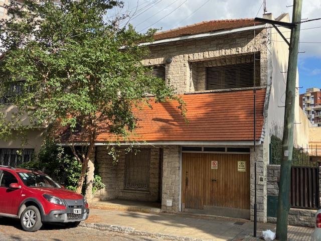 Importante Chalet en Las Lomitas