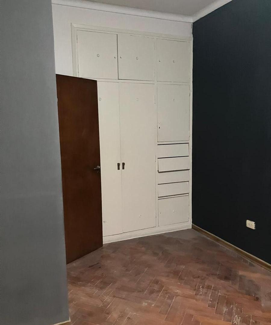 Oficina en 1º piso por escalera