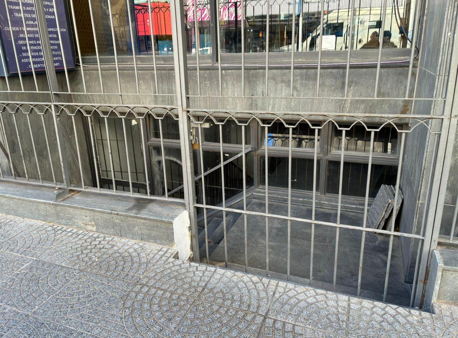 Gran salón en primer subsuelo Cámara de Comercio, ingreso propio