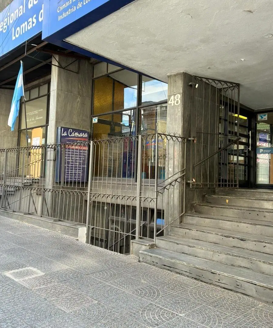 Gran salón en primer subsuelo Cámara de Comercio, ingreso propio 1
