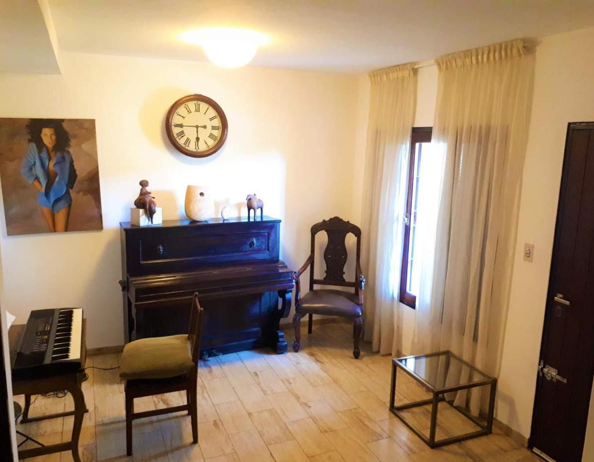 Hermosa Casa en B° Alejandro Centeno 5