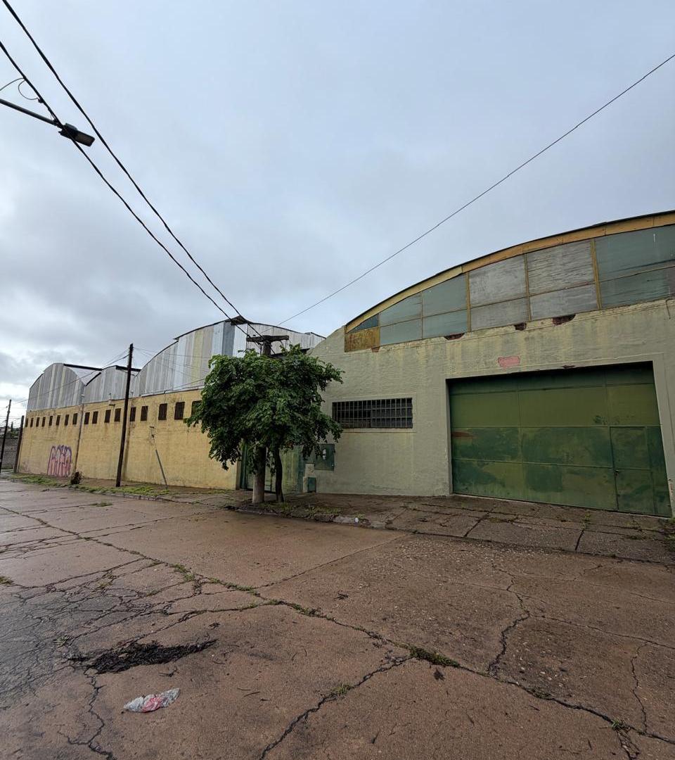 Foto de Venta Nave Industrial en Barrio San Vicente 3600 mtrs, imagen 2
