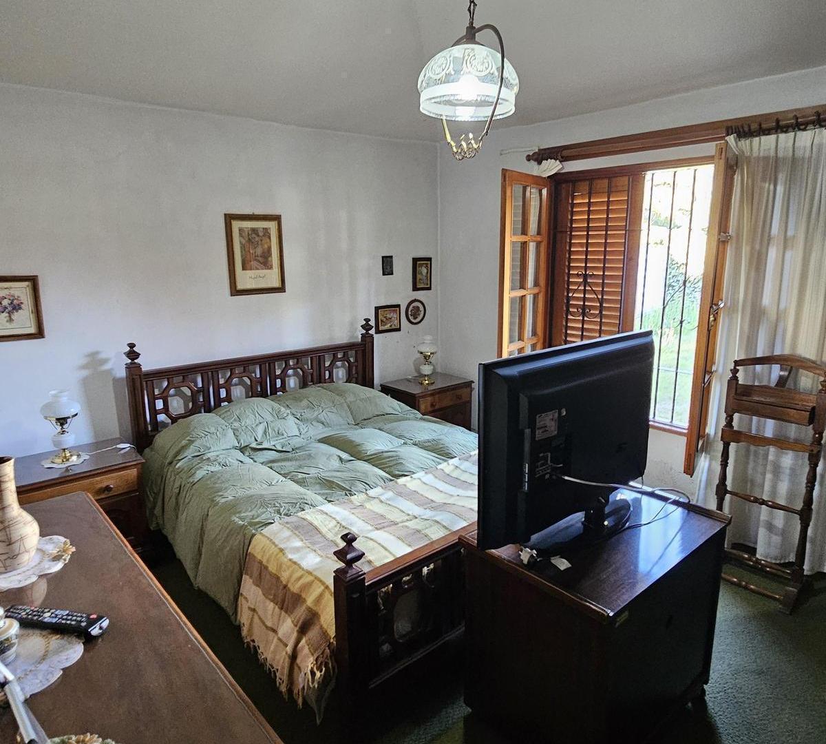 Foto de CASA EN VENTA 4 DORM - QUINCHO - GRAN LOTE, imagen 3