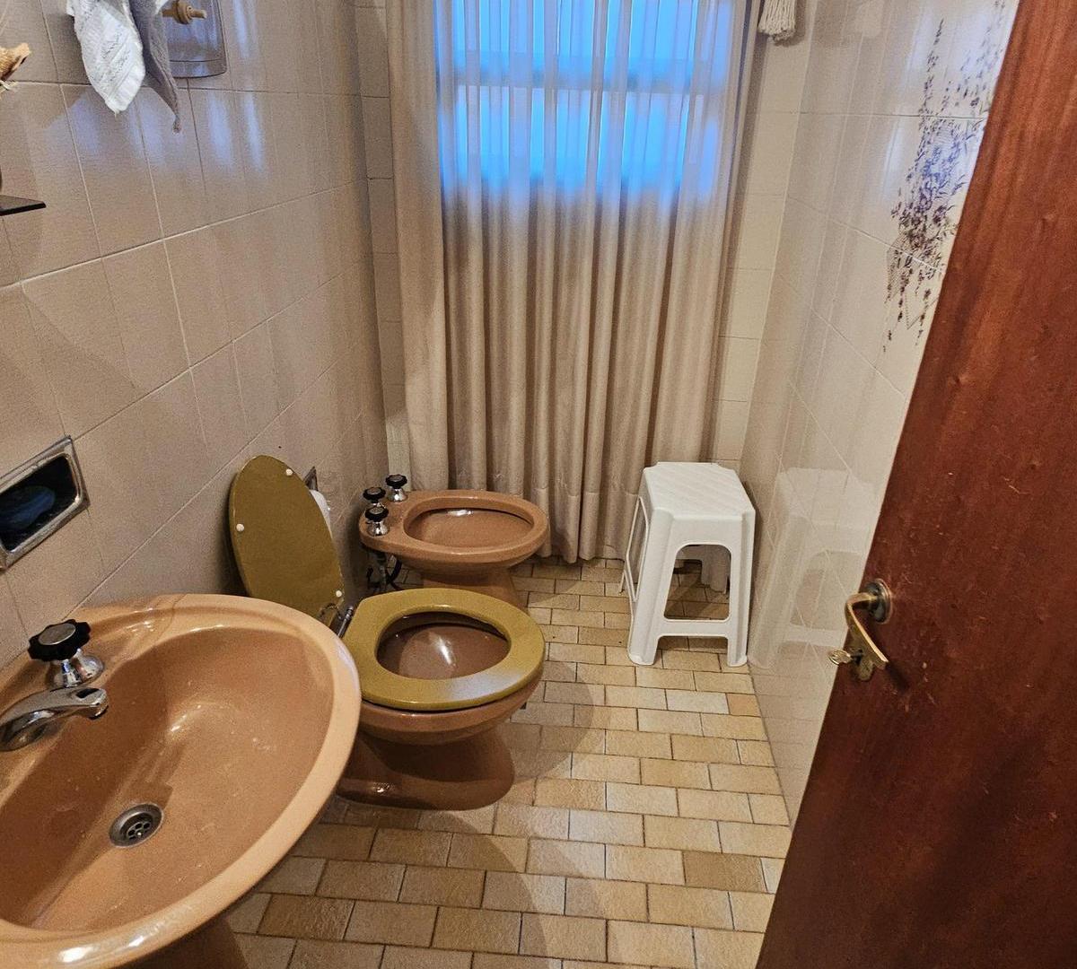Foto de CASA EN VENTA 4 DORM - QUINCHO - GRAN LOTE, imagen 1